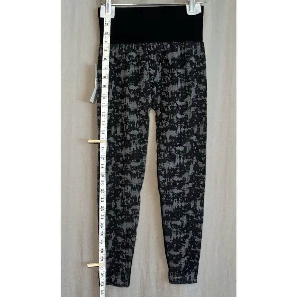 ZELLA NWT Women’s two piece Set Long Sleeve Top And leggings Black and grey